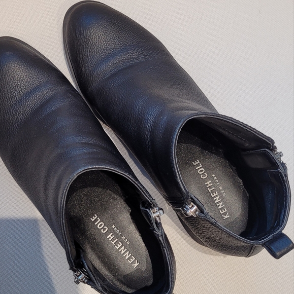 Kenneth Cole Black Leather Ankle Boot - Picture 4 of 6